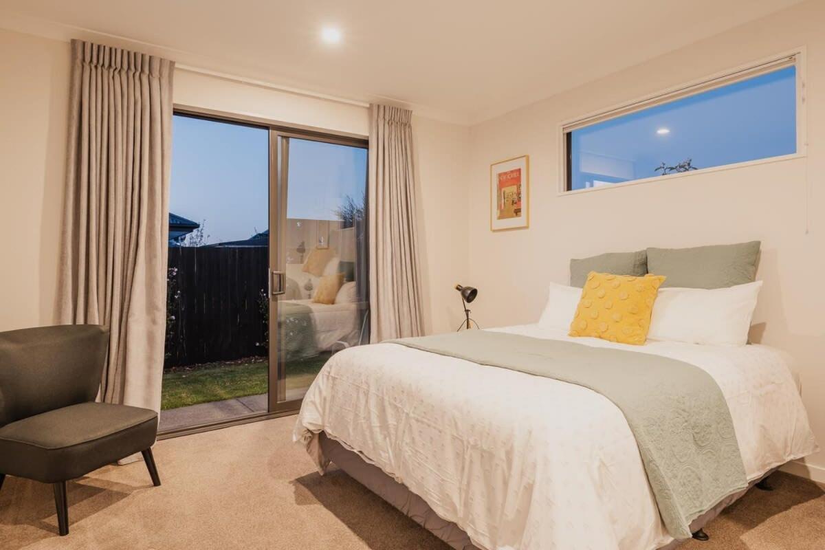 Elegant 3Br Home On Mustang Avenue Christchurch Exterior foto