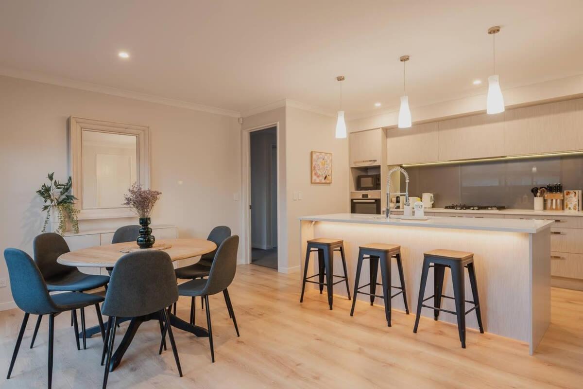 Elegant 3Br Home On Mustang Avenue Christchurch Exterior foto