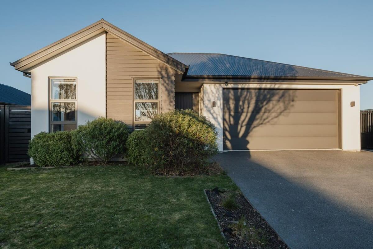 Elegant 3Br Home On Mustang Avenue Christchurch Exterior foto